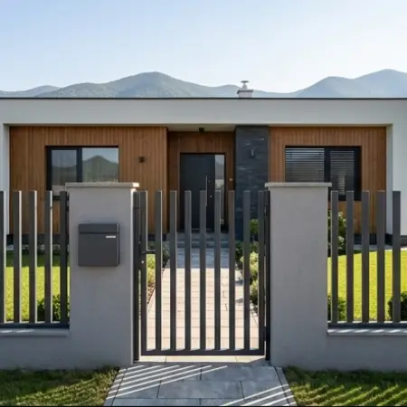 Hliníkový plot Prešov — moderný antracit